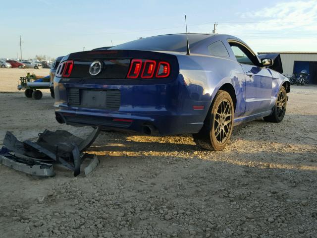 1ZVBP8AM7E5217055 - 2014 FORD MUSTANG BLUE photo 4