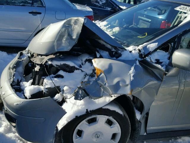 3N1BC13E28L377556 - 2008 NISSAN VERSA S SILVER photo 9