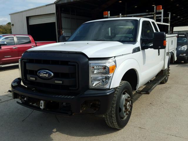 1FT7X3B61BEB45793 - 2011 FORD F350 WHITE photo 2