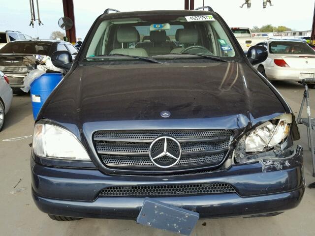 4JGAB54E61A253686 - 2001 MERCEDES-BENZ ML 320 BLUE photo 9