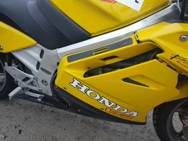 JH2RC3604NM200765 - 1992 HONDA VFR750 F YELLOW photo 7