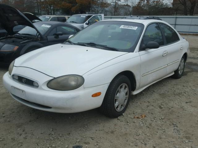 1MEFM50U2WA623944 - 1998 MERCURY SABLE GS WHITE photo 2