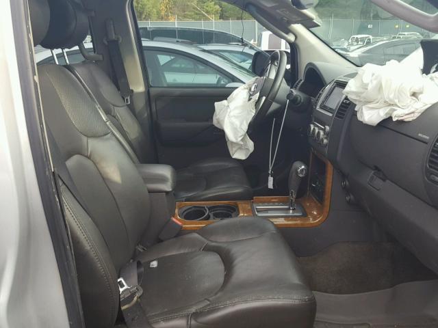 5N1AR18W75C743653 - 2005 NISSAN PATHFINDER SILVER photo 5