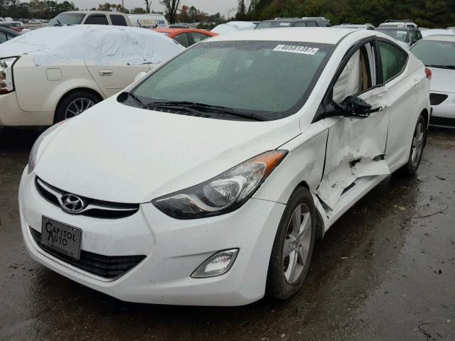 5NPDH4AE0DH212997 - 2013 HYUNDAI ELANTRA GL WHITE photo 2