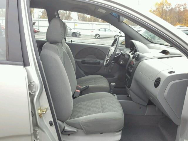 KL1TD62635B416410 - 2005 CHEVROLET AVEO BASE GRAY photo 5