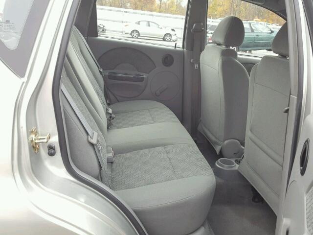 KL1TD62635B416410 - 2005 CHEVROLET AVEO BASE ნაცრისფერი ფოტო 6
