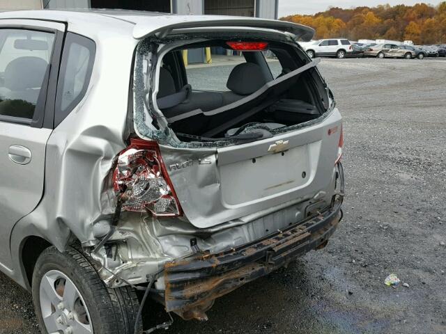 KL1TD62635B416410 - 2005 CHEVROLET AVEO BASE ნაცრისფერი ფოტო 9