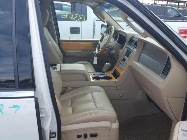 5LMFL27548LJ05156 - 2008 LINCOLN NAVIGATOR Biały zdjęcie 5