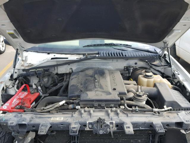 5LMFL27548LJ05156 - 2008 LINCOLN NAVIGATOR Biały zdjęcie 7