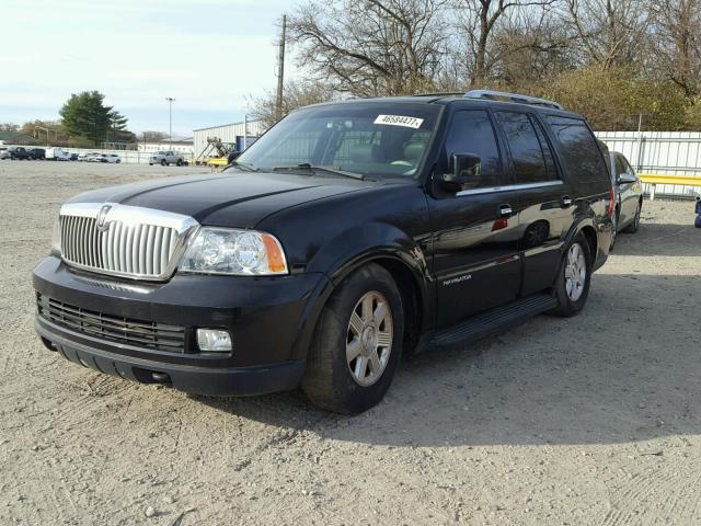 5LMFU28515LJ24688 - 2005 LINCOLN NAVIGATOR BLACK photo 2