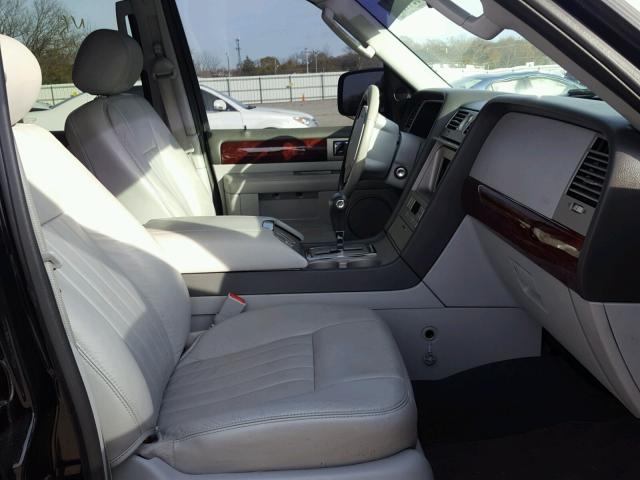 5LMFU28515LJ24688 - 2005 LINCOLN NAVIGATOR BLACK photo 5