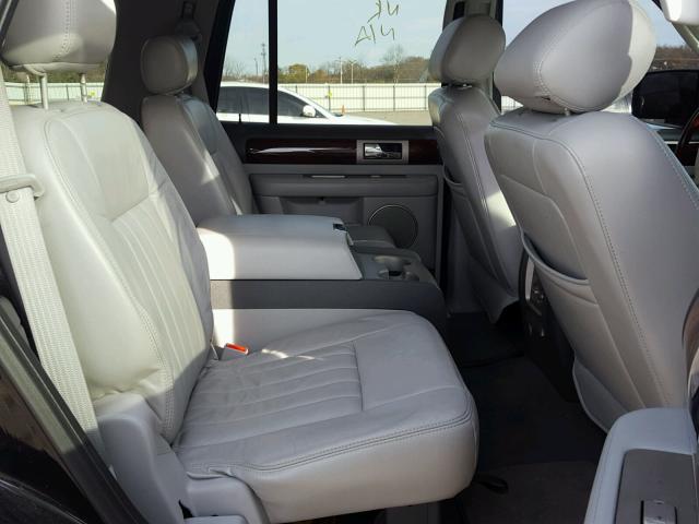 5LMFU28515LJ24688 - 2005 LINCOLN NAVIGATOR BLACK photo 6