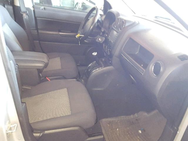 1J4FF47B29D241775 - 2009 JEEP COMPASS SP 银色 照片 5