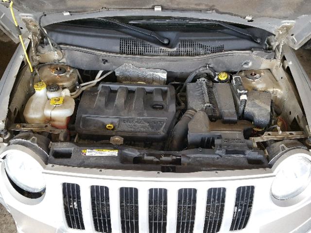 1J4FF47B29D241775 - 2009 JEEP COMPASS SP 银色 照片 7