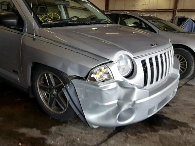 1J4FF47B29D241775 - 2009 JEEP COMPASS SP SILVER photo 9