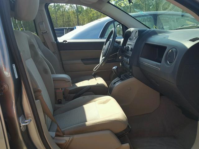 1J4NF1FB8BD251941 - 2011 JEEP COMPASS SP 银色 照片 5