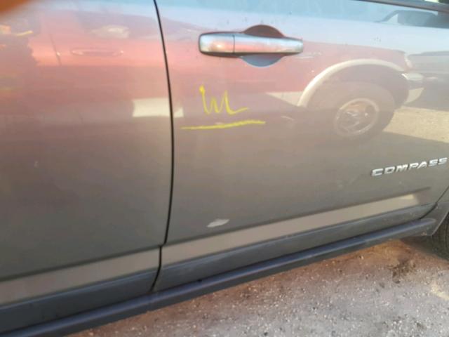 1J4NF1FB8BD251941 - 2011 JEEP COMPASS SP 银色 照片 9