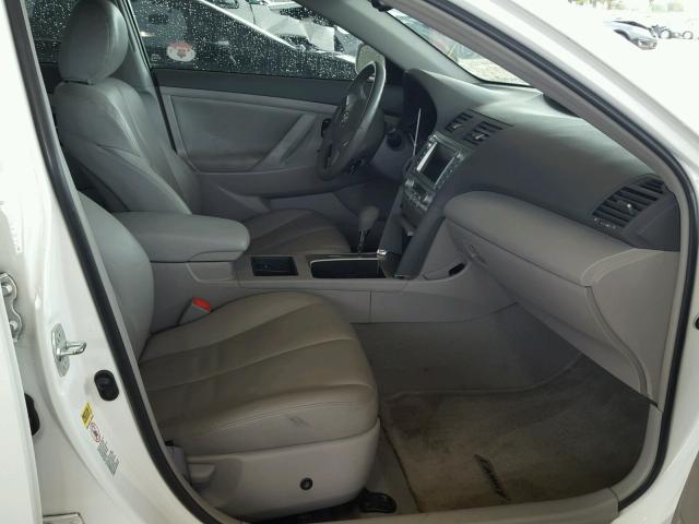4T1BB46K98U057347 - 2008 TOYOTA CAMRY WHITE photo 5