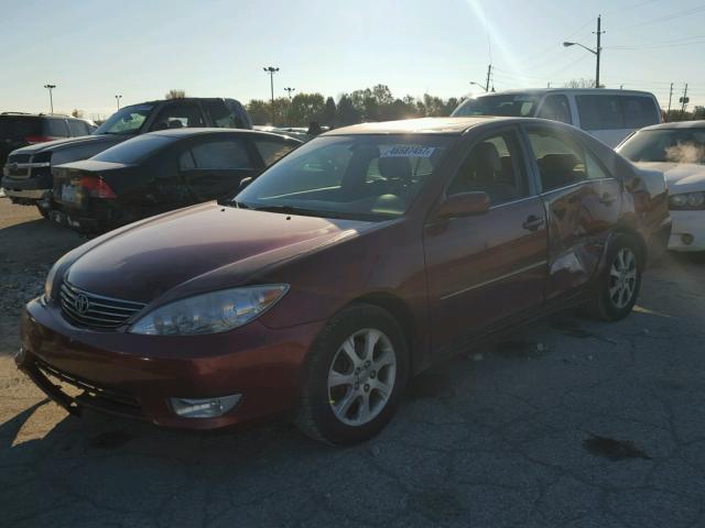 4T1BF30K85U090665 - 2005 TOYOTA CAMRY RED photo 2