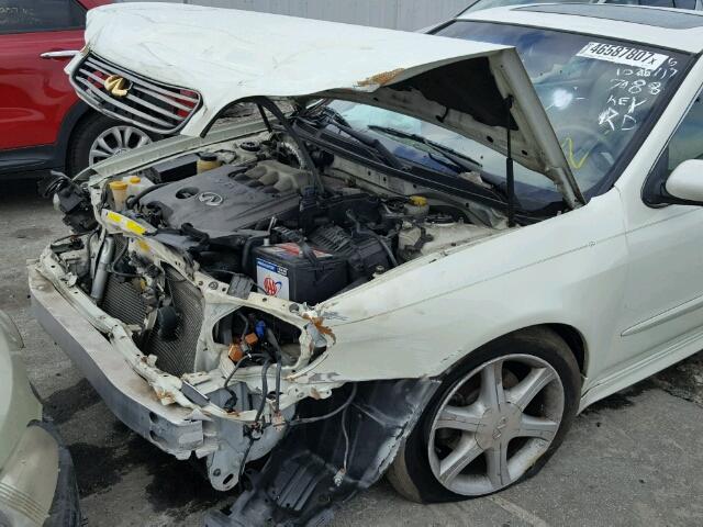 JNKDA31AX4T207988 - 2004 INFINITI I35 WHITE photo 9