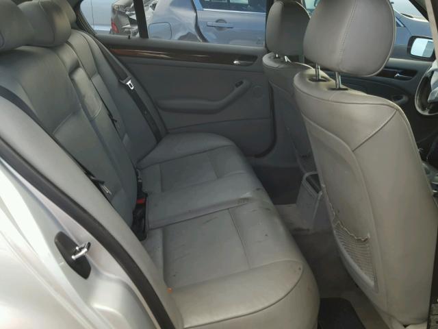 WBAEV33435KX11076 - 2005 BMW 325 I SILVER photo 6