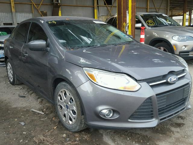 1FAHP3F29CL298453 - 2012 FORD FOCUS SE GRAY photo 1