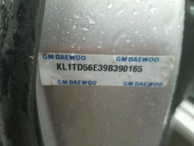 KL1TD56E39B390165 - 2009 CHEVROLET AVEO LS SILVER photo 10