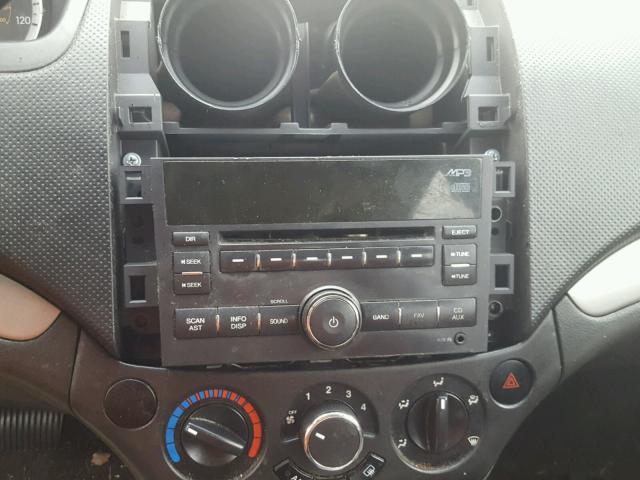 KL1TD56E39B390165 - 2009 CHEVROLET AVEO LS SILVER photo 9