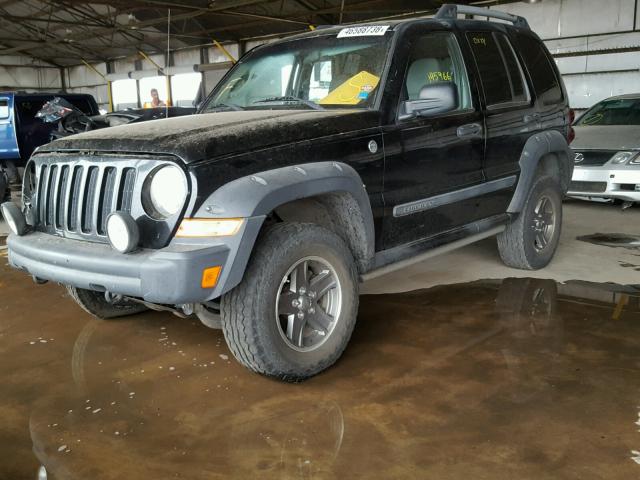 1J4GL38K75W718995 - 2005 JEEP LIBERTY RE BLACK photo 2