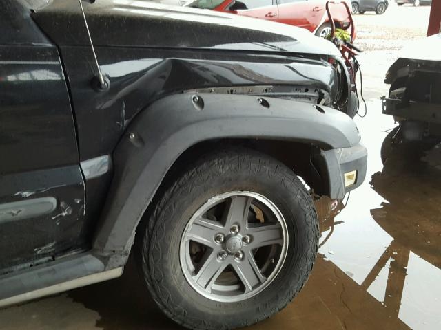 1J4GL38K75W718995 - 2005 JEEP LIBERTY RE BLACK photo 9