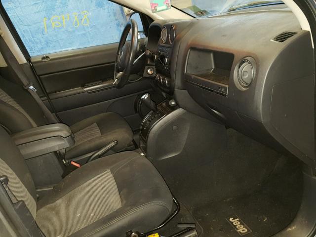 1J4NF1FB9BD283569 - 2011 JEEP COMPASS SP GRAY photo 5