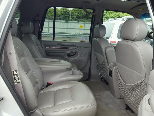 5LMPU28A0XLJ18627 - 1999 LINCOLN NAVIGATOR ვერცხლისფერი ფოტო 6