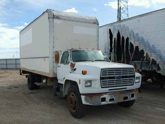 1FDNK74P1LVA43135 - 1990 FORD F700 WHITE photo 1