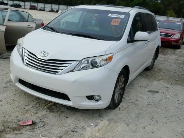 5TDYK3DC8BS029443 - 2011 TOYOTA SIENNA XLE WHITE photo 2