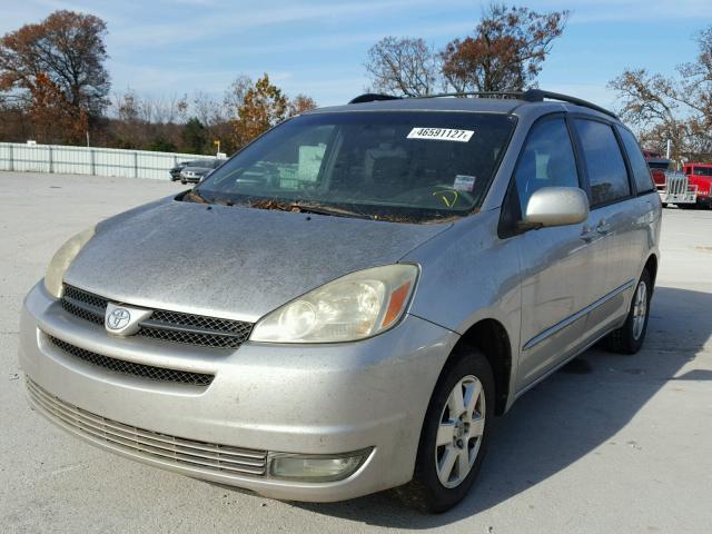 5TDZA22C94S117828 - 2004 TOYOTA SIENNA XLE SILVER photo 2