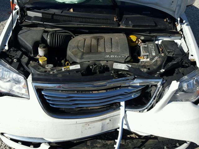 2C4RC1BG3ER454321 - 2014 CHRYSLER TOWN & COU WHITE photo 7