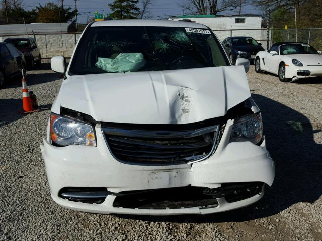 2C4RC1BG3ER454321 - 2014 CHRYSLER TOWN & COU WHITE photo 9