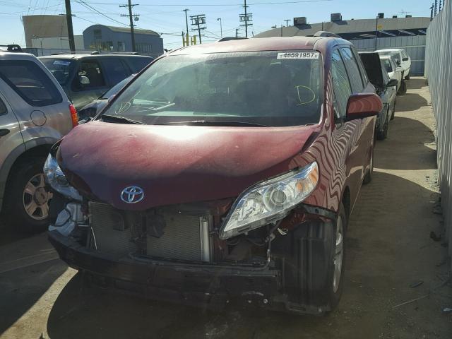 5TDKK3DC1FS683664 - 2015 TOYOTA SIENNA LE MAROON photo 2