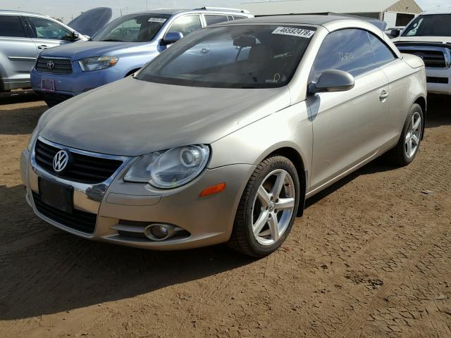 WVWCA71F97V020945 - 2007 VOLKSWAGEN EOS 2.0T S 棕色 照片 2