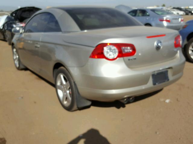 WVWCA71F97V020945 - 2007 VOLKSWAGEN EOS 2.0T S 棕色 照片 3