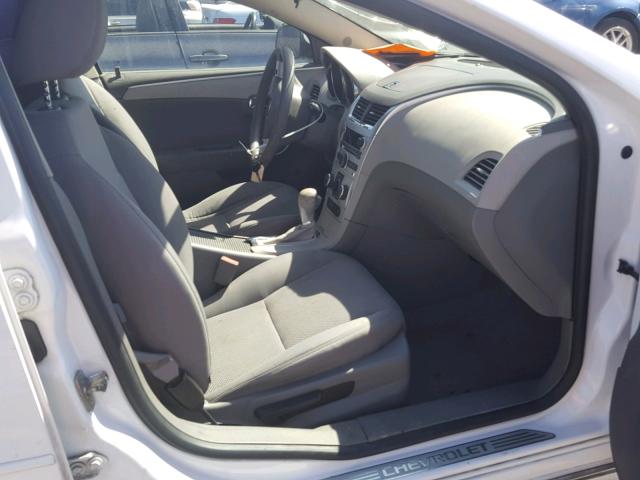 1G1ZC5E08CF381353 - 2012 CHEVROLET MALIBU 1LT WHITE photo 5