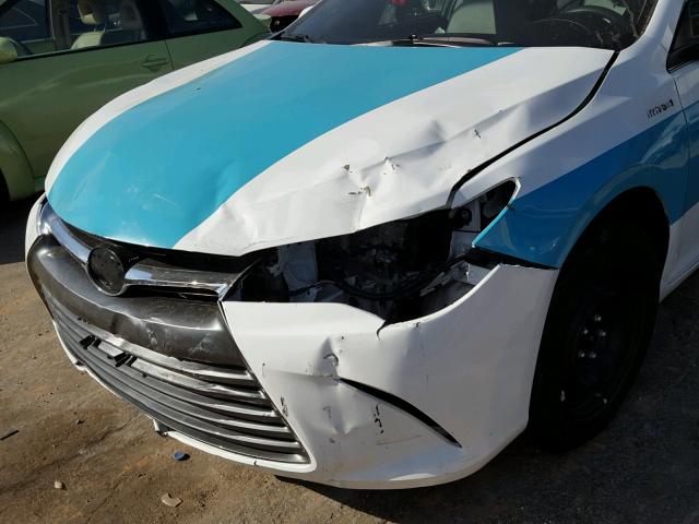 4T1BD1FK8HU218392 - 2017 TOYOTA CAMRY HYBR TWO TONE photo 9