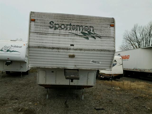 4EZFS2629WS028321 - 1998 SPOR 5TH WHEEL WHITE photo 2