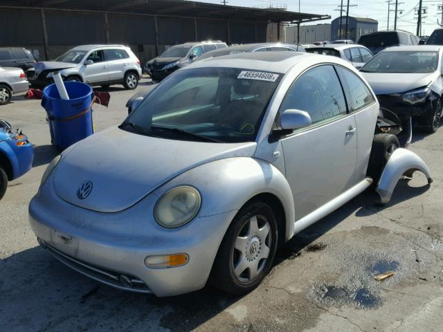 3VWCC21C5YM462438 - 2000 VOLKSWAGEN NEW BEETLE 银色 照片 2