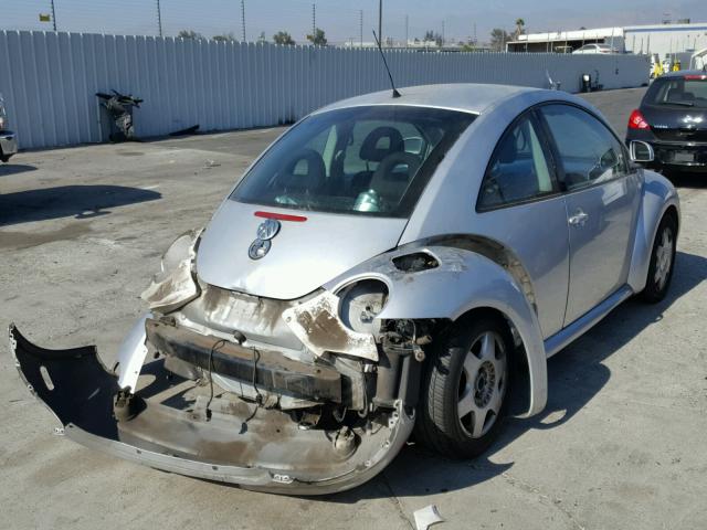 3VWCC21C5YM462438 - 2000 VOLKSWAGEN NEW BEETLE 银色 照片 4