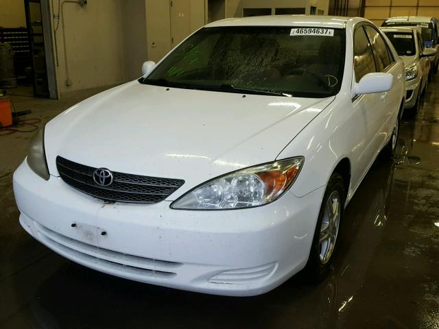 4T1BE32K53U226795 - 2003 TOYOTA CAMRY LE WHITE photo 2