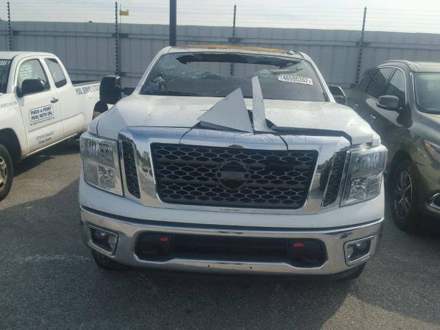 1N6AA1E65HN504303 - 2017 NISSAN TITAN SV WHITE photo 10