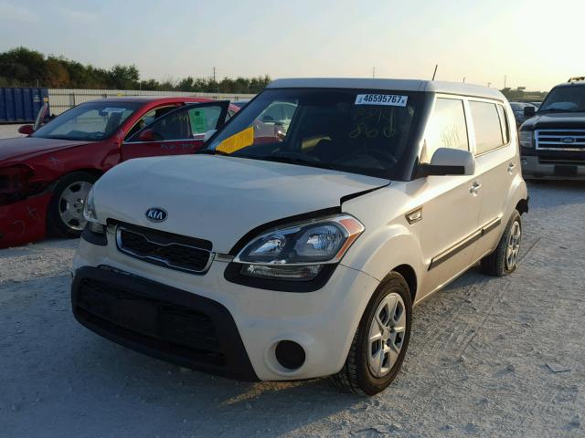 KNDJT2A56C7390860 - 2012 KIA SOUL WHITE photo 2