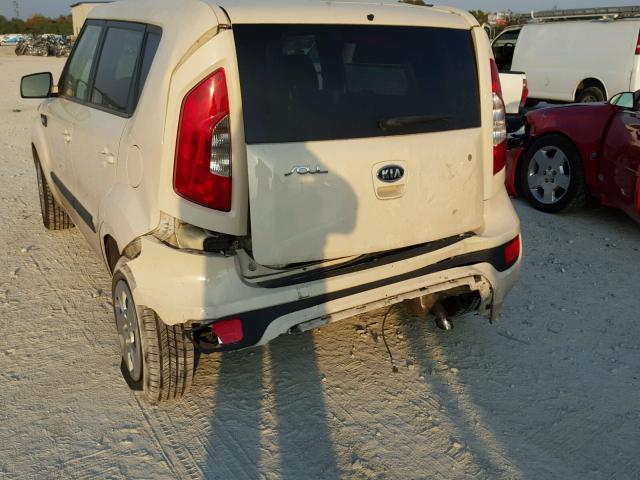 KNDJT2A56C7390860 - 2012 KIA SOUL WHITE photo 9