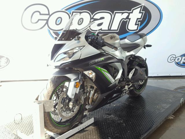 JKBZXJE12JA027048 - 2018 KAWASAKI ZX636 E SILVER photo 2